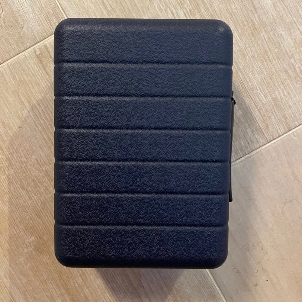 Away Mini Luggage United First Class Polaris Amenity Hard Case - Picture 2 of 3